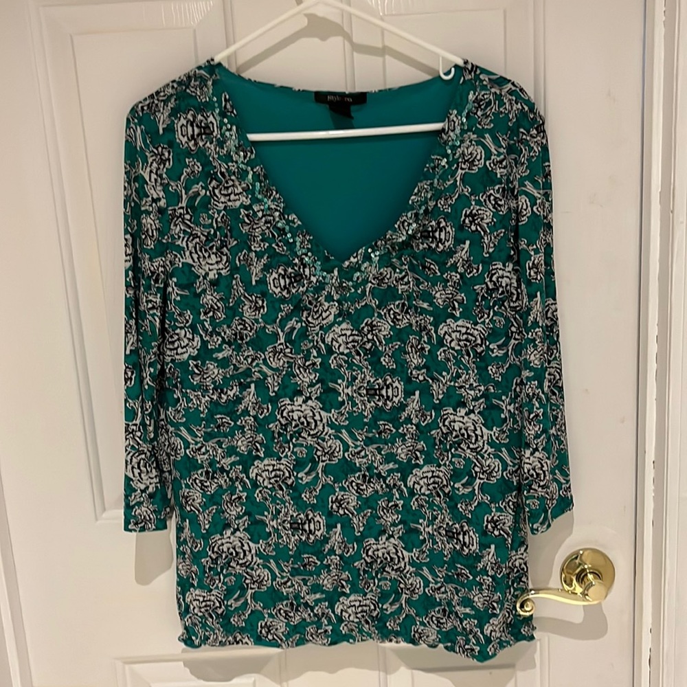 Cute 3/4 sleeve lined stretchy top